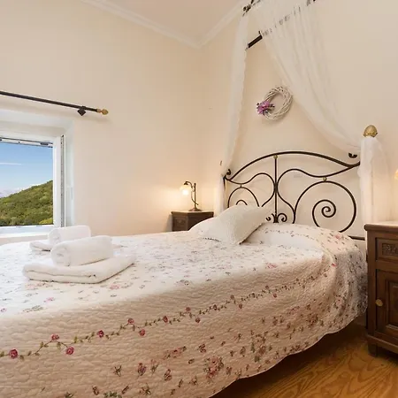 Agallis Corfu * Sokrakion