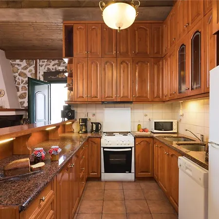 Agallis Corfu * Sokrakion