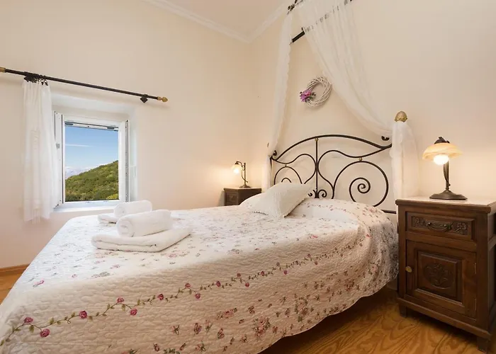 Agallis Corfu * Sokrákion